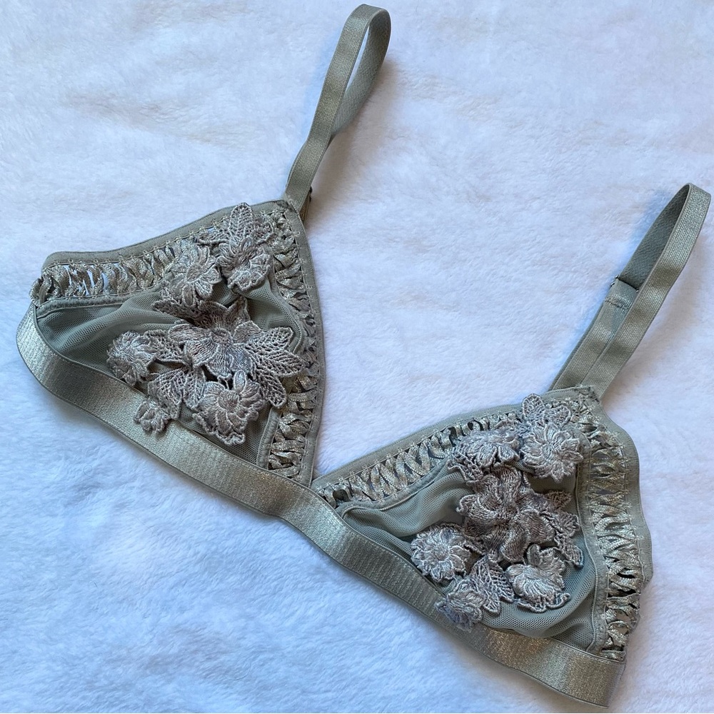 UO Bralette Out From Under EUC Size S Grey/Silver